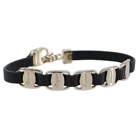 Pulsera Salvatore Ferragamo Vala Cuero Negro Oro Auth SW2868 Negro Dorado