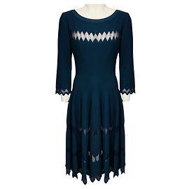 Alaïa Robe midi en maille de viscose Alaia bleu ardoise avec détails en mesh zig zag Bleu