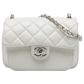 Bolsa Crossbody Chanel Express com aba e fecho zip around em couro de bezerro matelassé branco Branco