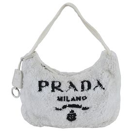 Bolsa de Ombro Prada Re-Edition 2000 em Couro e Terry Branco