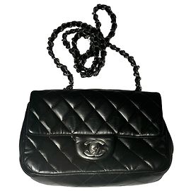 Chanel Classic Single Flap Quilted Lambskin Mini Negro
