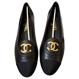 Bailarinas Chanel de piel negra con logotipo CC dorado Negro