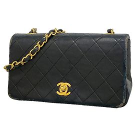 Borsa a tracolla con catena Chanel Matelassé Nero