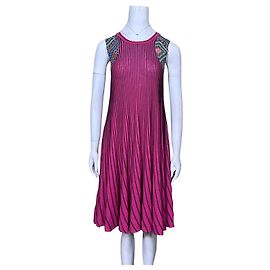 Autre Marque Brand Unique Strickkleid rosa gestreift mit geometrischen Schultern Schwarz Pink Mehrfarben