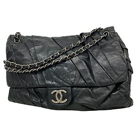 Bolsa de ombro Chanel em couro preto Preto