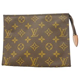 Louis Vuitton Monogram Pochette Toilette 19 Bag Castaño