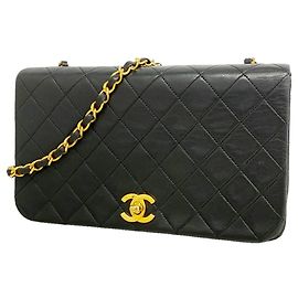 Bolsa de Ombro Chanel Matelassé com Corrente Preto