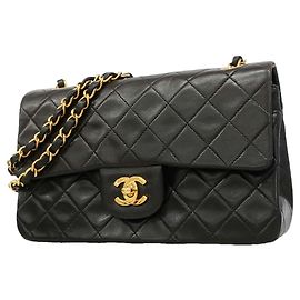 Borsa a tracolla Chanel Matelassé in pelle d'agnello nera Nero