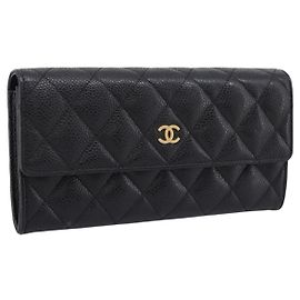 Carteira Longa CHANEL Matelasse em Couro Caviar Preta e Dourada CC Auth 204114M Preto Dourado