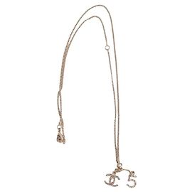 Collar Chanel dorado en acero Dorado
