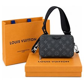 Louis Vuitton Pochette Discovery Monogram Eclipse Negro