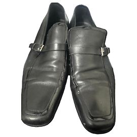 Mocasines Gucci de piel negra con hebilla Negro
