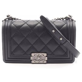 Borsa a tracolla Chanel Boy in pelle d'agnello nera Nero