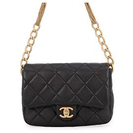 Borsa a tracolla con catena Chanel Matelassé in pelle d'agnello Nero