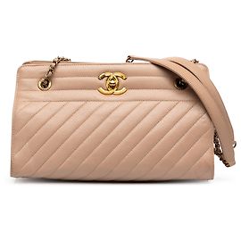Bolso Tote Chanel Beige CC Acolchado Diagonal de Piel de Cabra Beige