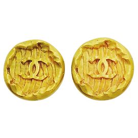 Pendientes de clip Chanel chapados en oro Dorado