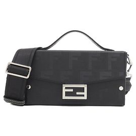 Bolsa Fendi Baguette Soft Trunk Preto