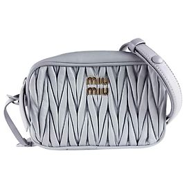 Miu Miu Schultertasche hellgrau Grau