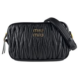 Borsa a tracolla Miu Miu in pelle Matelassé nera Nero