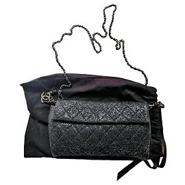 Bolsa de ombro Chanel em couro preto Preto