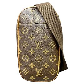 Louis Vuitton Pochette Gange Body Bag Marron