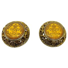 Chanel Vintage Gold Enameled CC Logo Clip On Earrings Golden
