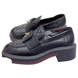 Chanel Ballerines en Cuir Noir avec Boucle Dorée Taille 36 Multicolore