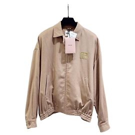 Casaco Miu Miu de lã de camelo cor camel com logótipo dourado Multicor