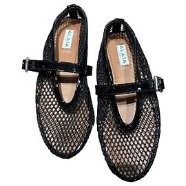 Alaïa Sapatilhas de malha preta com tiras de couro patente Preto