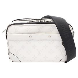 Bolsa de ombro Louis Vuitton Alpha Messenger Taigarama Optic White Preto Branco