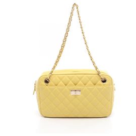 Borsa a tracolla Chanel 2.55 Matelassé Giallo