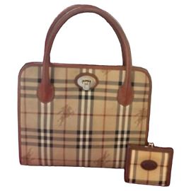 Burberry Nova Check Handtasche mit Lederbesatz Braun Beige