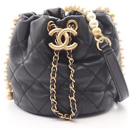 Bolsa de Ombro Chanel Matelassé com Cordão Preto
