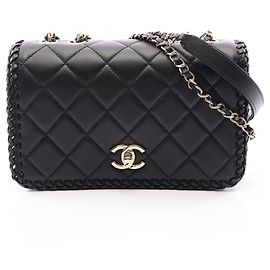 Sac à épaule Chanel Matelassé à rabat complet Noir