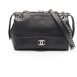 Bolsa de Ombro Chanel Matelassé Preto