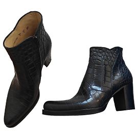 Free Lance Black Croc-Effect Leather Western Ankle Boots Black