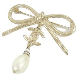 Chanel AB8392 Gold and White Brooch White Golden