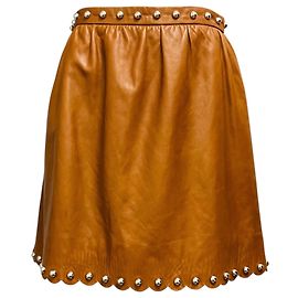 Valentino Garavani Falda de piel de cordero Tan / Silver Stud Embellished RED Valentino Camello