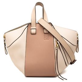 LOEWE Small Hammock Satchel aus bicolor Leder in Beige Beige