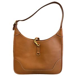 Bolsa Gucci Courchevel Trim II 31 Outro