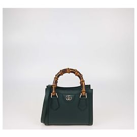 Mala Gucci Small Diana em couro verde Verde
