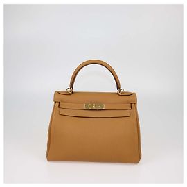 Hermès Bolsa Kelly Retourne 28 em couro Biscuit Clemence com hardware dourado Hermes Marrom