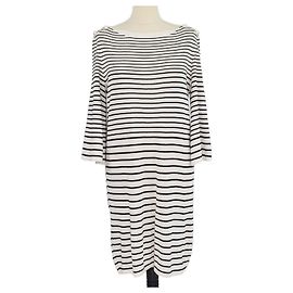Robe mini Chanel en maille rayée ivoire et noir, col rond CC Pearl Noir Blanc