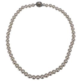 Autre Marque Collar de perlas Akoya White Cream 7,5 mm con cierre floral de plata Blanco
