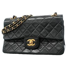 Borsa a tracolla Chanel Matelassé in pelle d'agnello nera Nero
