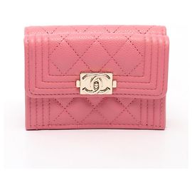 Portafoglio Chanel Boy tri-fold in Rosa Rosa