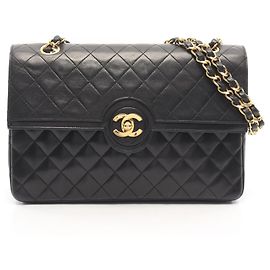 Bolsa de ombro Chanel em pele de cordeiro matelassé preta Preto