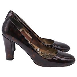 Stuart Weitzman Tortoiseshell Pumps aus braunem Lackleder Braun