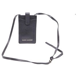 Custodia per telefono a tracolla Marc Jacobs The Groove in pelle nera Nero