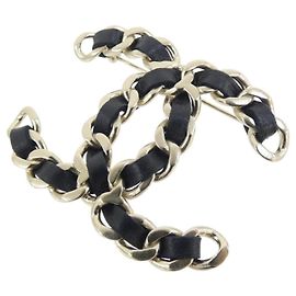 Broche de piel negro de Chanel Negro